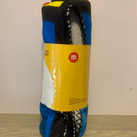 NEW 2019 M & M Worlds Chocolate Candy Character Fleece Colorful Throw Blanket - Picture 5 of 7